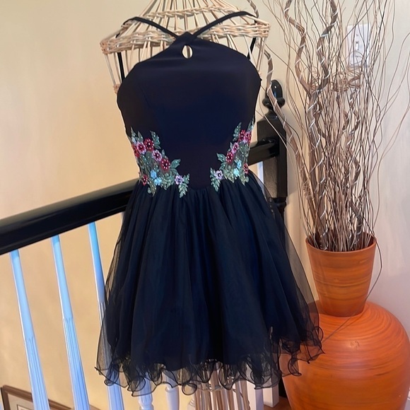 Blondie Nites black dress with tules and beautiful flowers - Picture 1 of 12